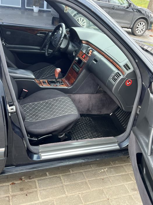 Продам мерседес 210 в гарному стані !