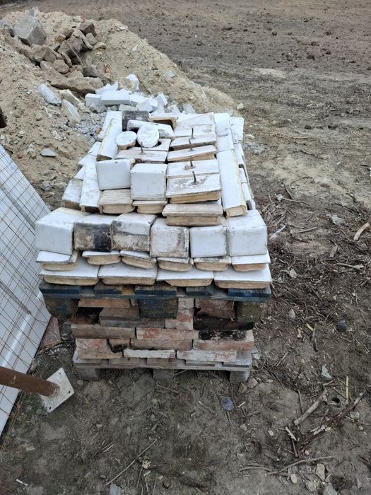 Sprzedam pięć kaflowy po rozbiurce widoczny na zdjęciach.