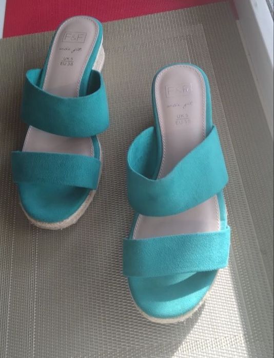 Шльопанці,сланці,тапки жіночі