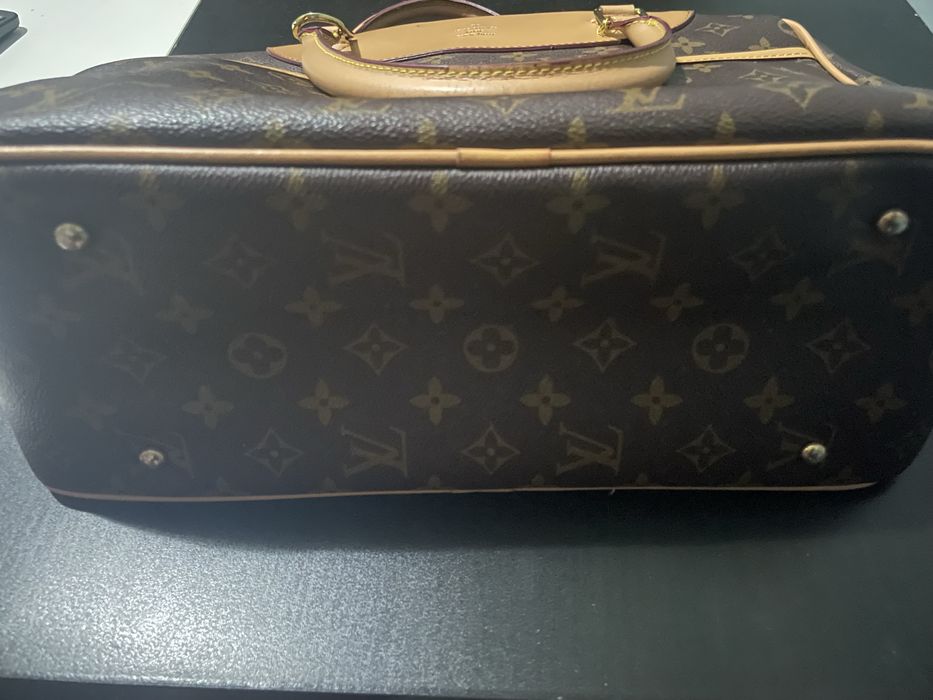 Mala LOUIS VUITTON cmo nova. Usada pouquissimas vezes. Otino estado