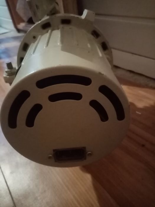 Двигатель для промышленной швейной машинки