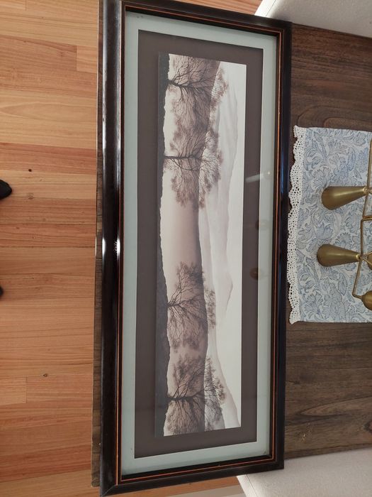 Quadro rectangular em tons de castanho