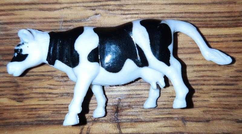 Реалистичная фигурка Корова