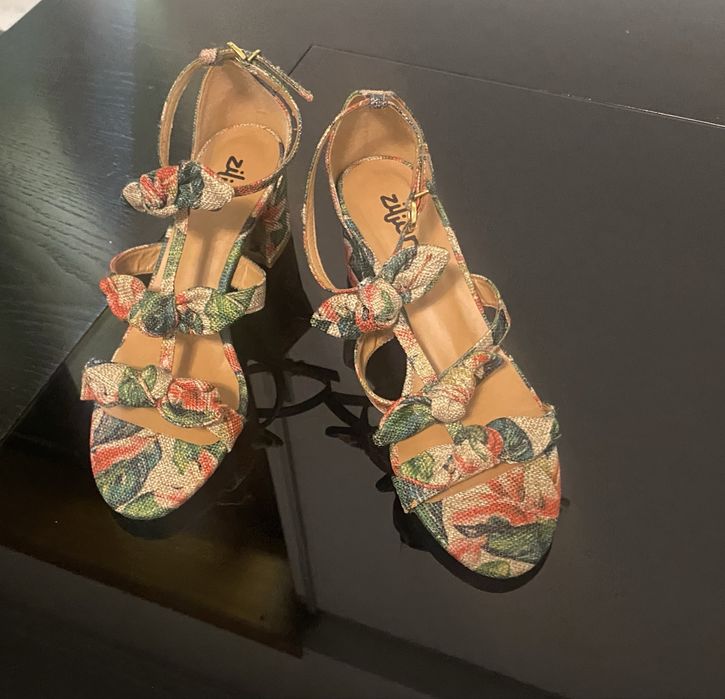 Sandalias Zilian, tamanho 37