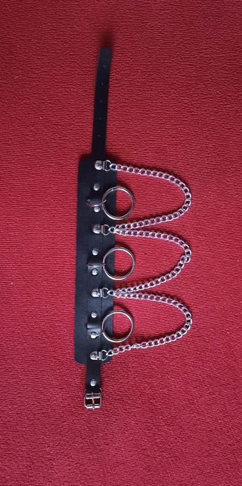 Choker z łańcuszkami i kółkami