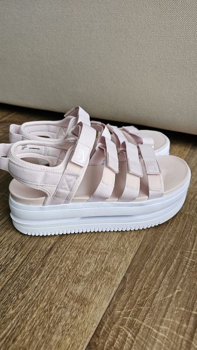 Босоніжки Nike  40.5р