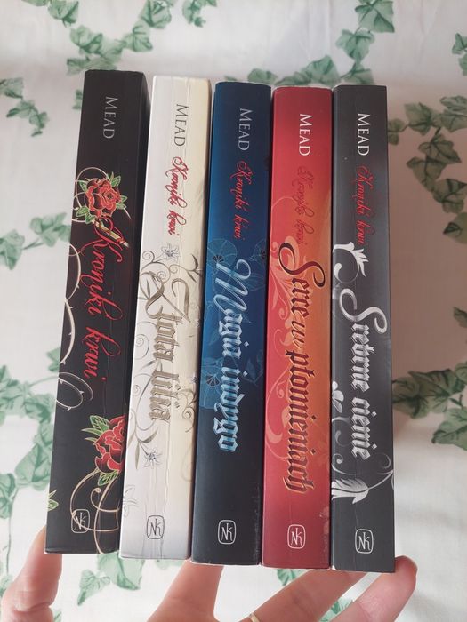 Zestaw książek Seria Kroniki Krwi 1-5 Richelle Mead plus gratis