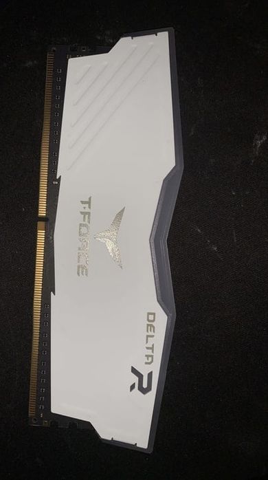 Memória RAM Team Group Delta White RGB DDR4 3200