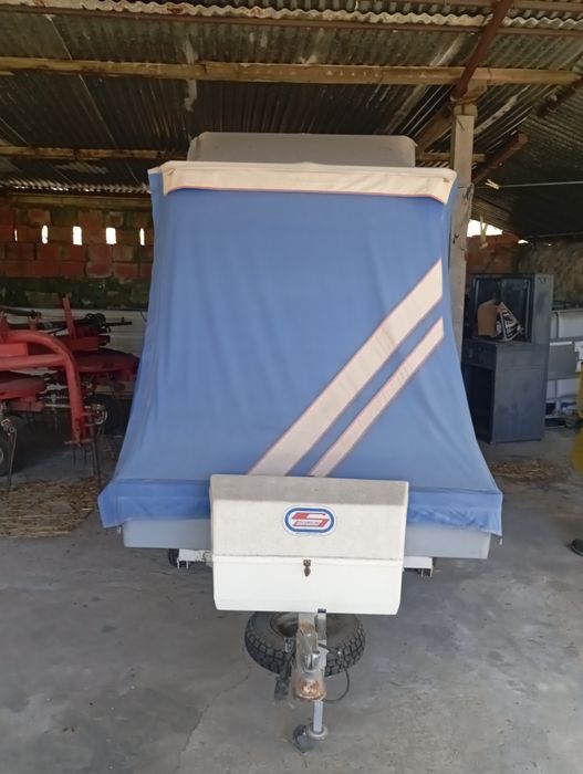 Aventura Pronta! Atrelado Tenda com Dormitório Completo