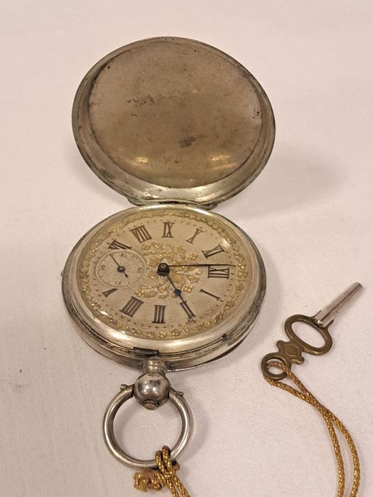 Relógio de bolso antigo c/chaves