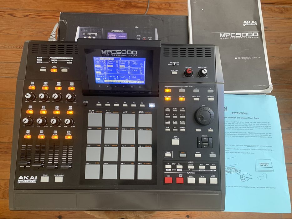 Akai mpc 5000 na caixa original condicoes como novo+hd+ exmE3 +cd +os2