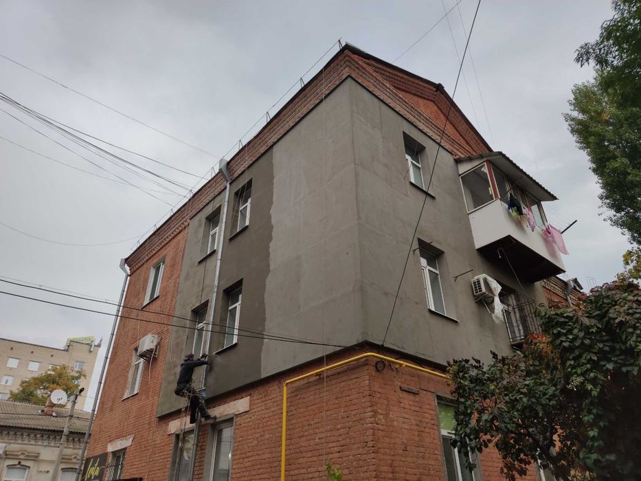 Утеплення стін будинків будь-яким матеріалом: пінопласт, вата.