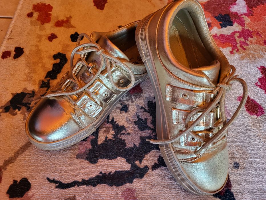 Ténis dourado da SMF 36