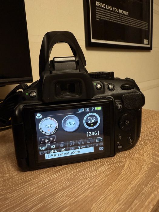 Продам Nikon D5200 kit 18-140