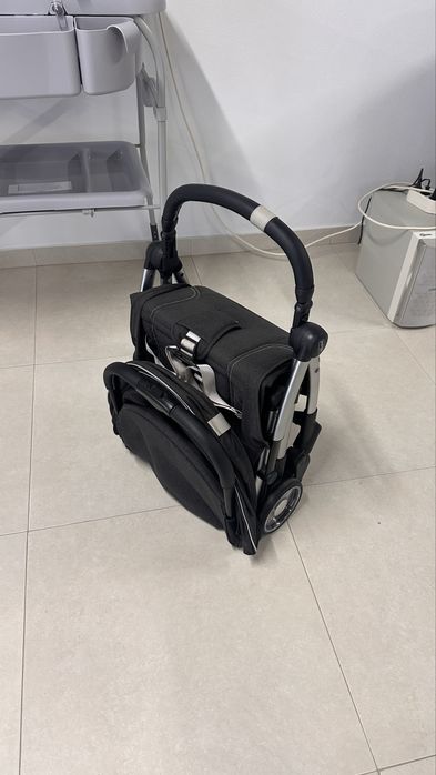 Carro, cadeira de refeições e banheira de bebe