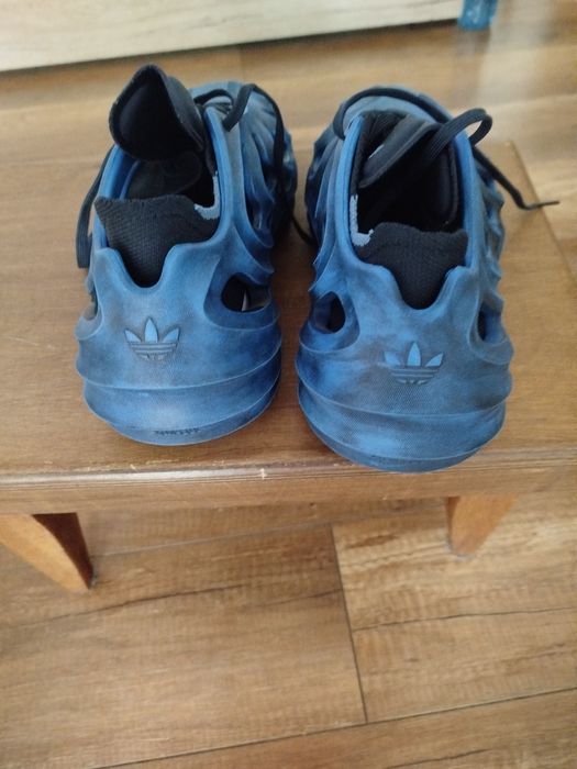 Adidas cos fon QUAKE