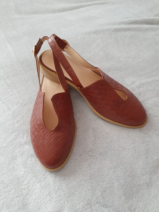 Nowe Buty bez pięty z wycięciem