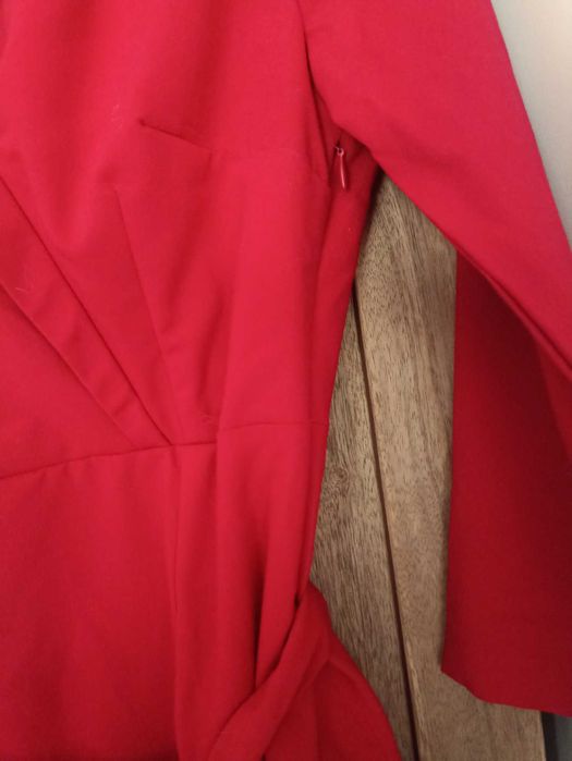 Czerwona klasyczna sukienka mohito kopertowy dekolt