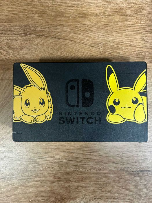 Nintendo Switch 32GB Let's Go Pokemon + Pokeball Controller + 2 Jogos