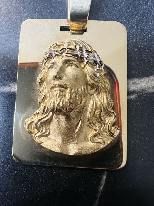 Duża złota zawieszka Pan Jezus pr. 585