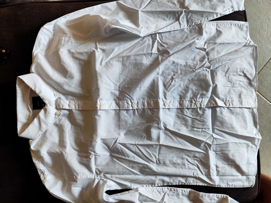 Camisas brancas NOVAS
