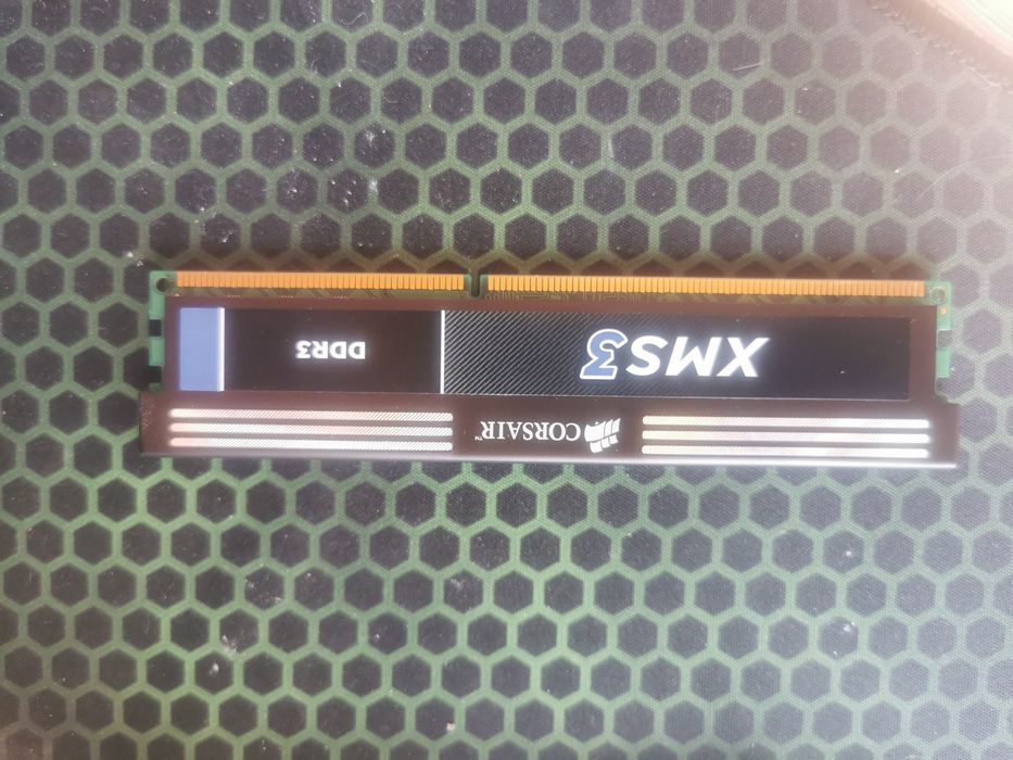 Продається оперативна пам'ять Corsair 4GB