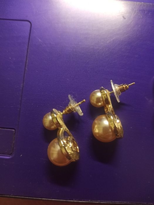 Сережки з перлинами.