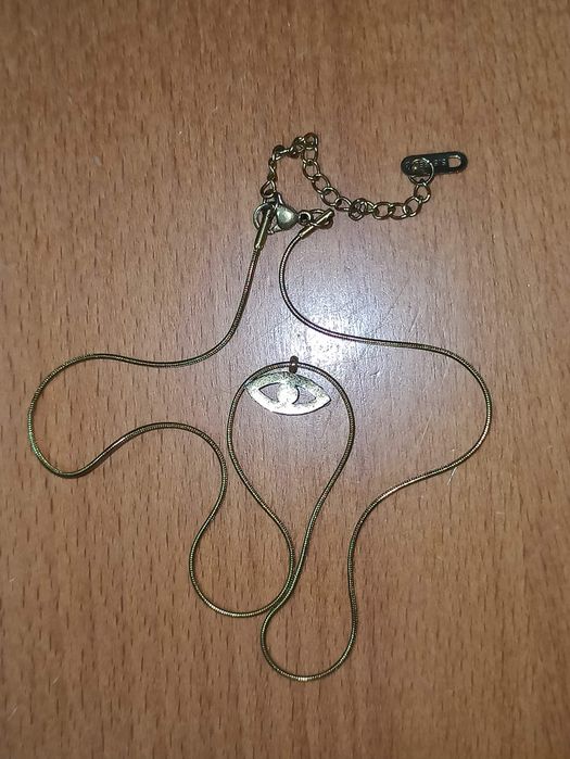 Colar em aço olho turco  com pérolas NOVO