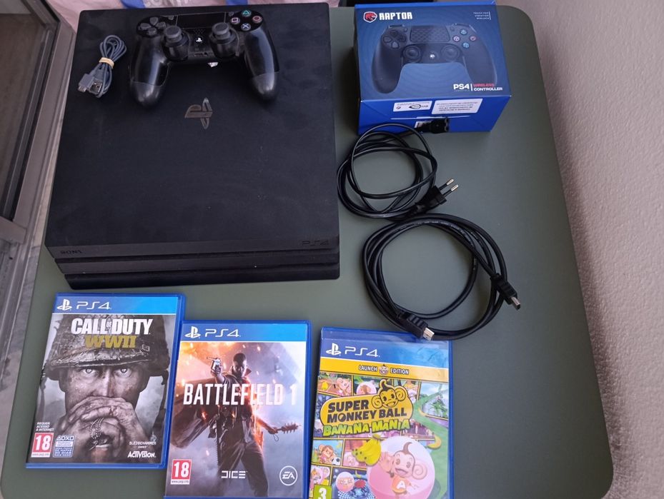Vendo Ps4 Pro 1tb com dois comandos
