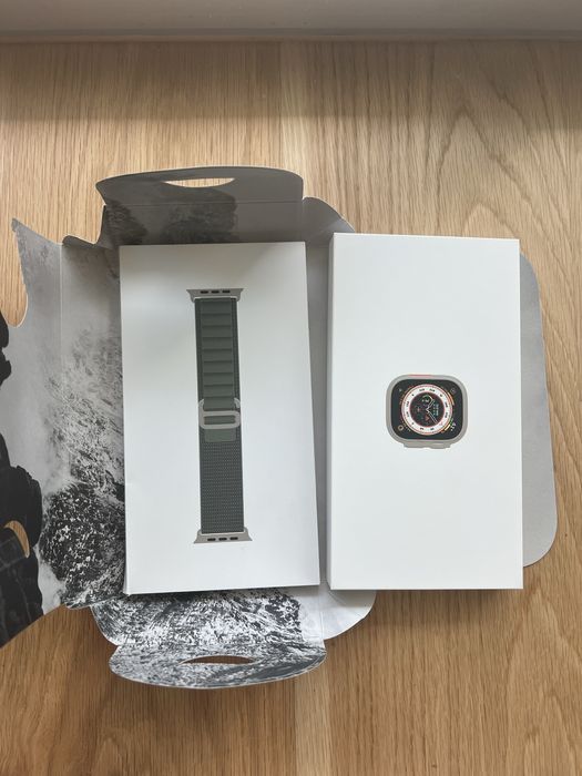 Apple Watch Ultra 2, 49mm Titanium, Green Alpine Loop M