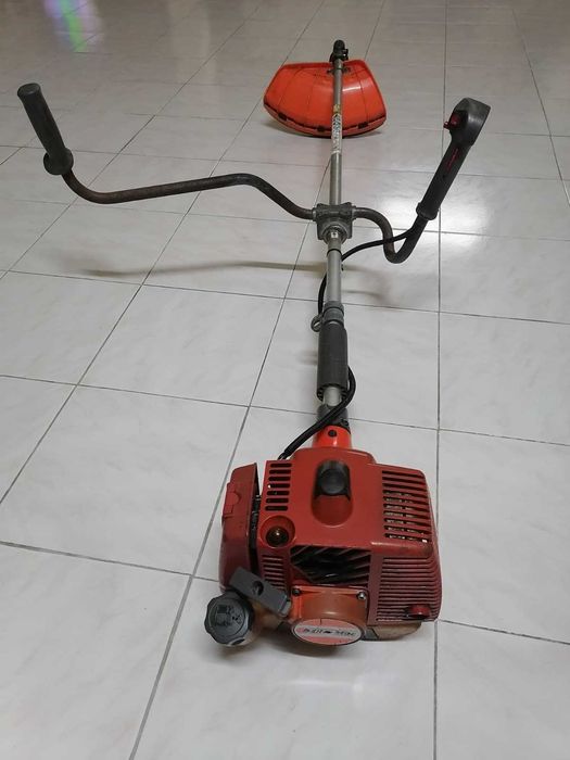 ROÇADORA USADA a trabalhar