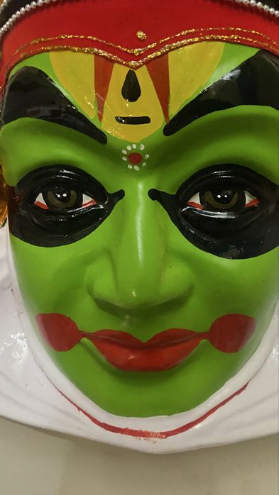 Máscara Indiana Decorativa Kathakali – Peça Artesanal Grande