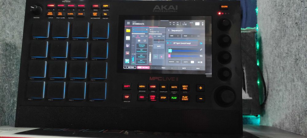 ポータブルプレーヤー MPC LIVE Akai MPC Live - Muziker