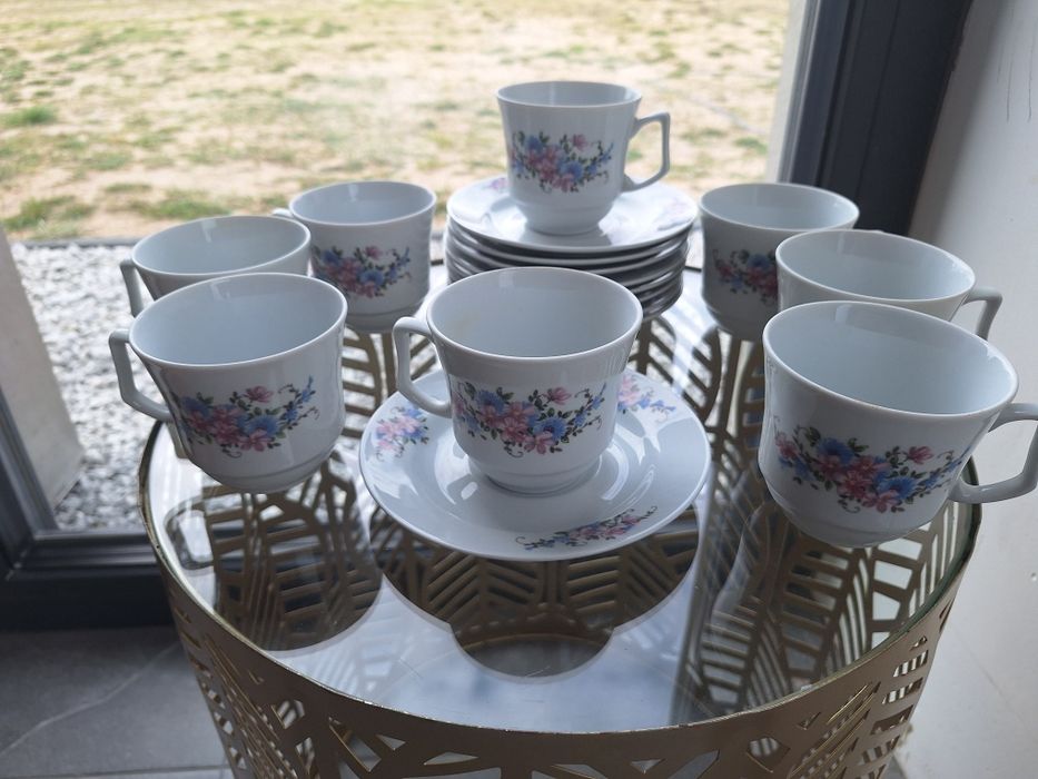 Zestaw kawowy porcelana ilmenau filiżanki talerzyki graf von henneberg