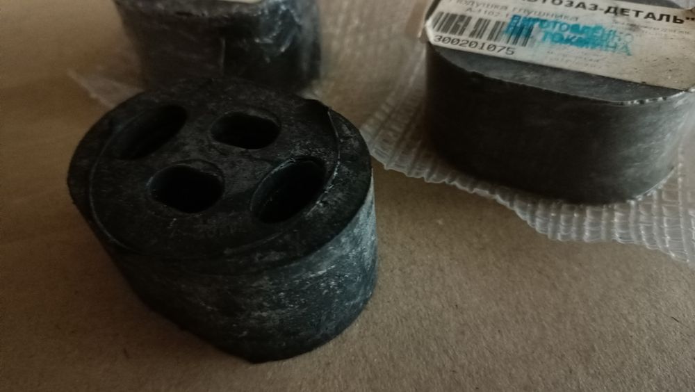 Продам резинові подушки тримання вихлопної системи Таврія -Славута