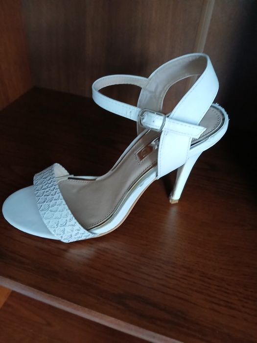 Босоножки свадебные на шпильке