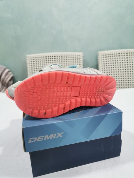 Кроссовки Demix 26 р