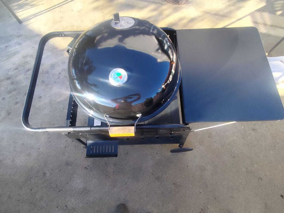 Barbecue a carvão com rodas e mesa lateral -127x69x103 cm Naterial