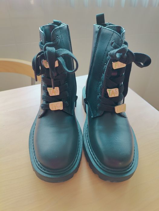 Botas pretas Lefties