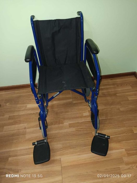 Vendo Cadeira de Rodas - Nova!