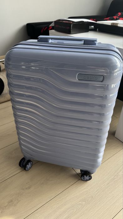 Walizka podróżna mała