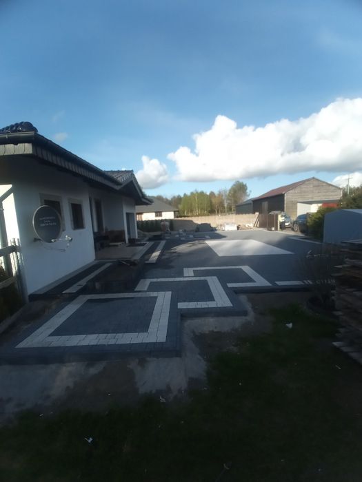 Profesjonalne układanie kostki brukowej. Budowa domków letniskowych.