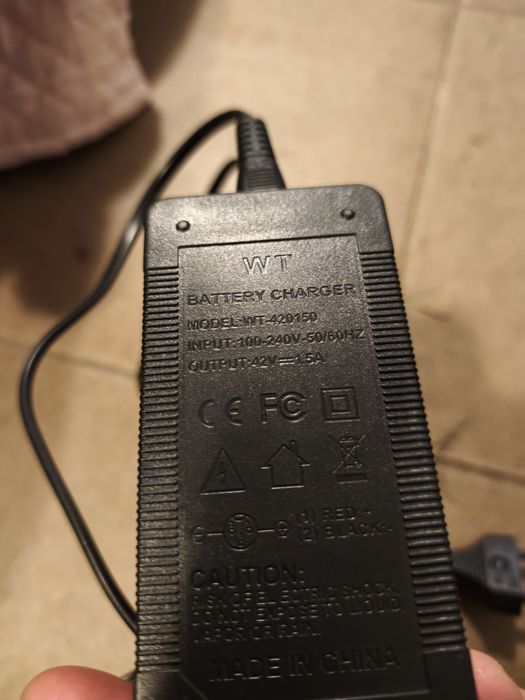 Zasilacz ładowarka deskorolki elektrycznej elektryczny hoverboard wtyk 3PIN 36-42V hulajnoga