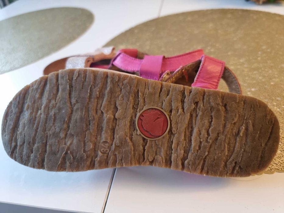 skórzane sandałki dla dziewczynki w rozm 34