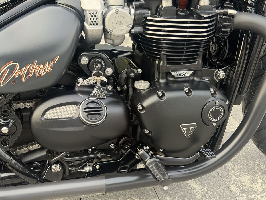 triumph bonneville bobber 1200