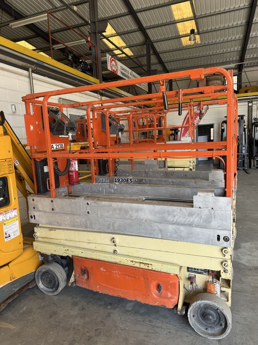 Plataforma Elevatória "tesoura" elétrica 8mt usada