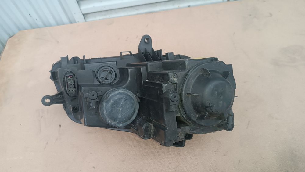 Vendo farol esquerdo de VW touran cross ano 2007/10