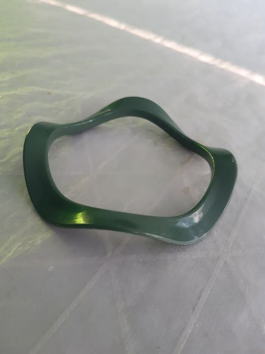 Bransoletka plastik, wygięta artyst. Zieleń butelkowa