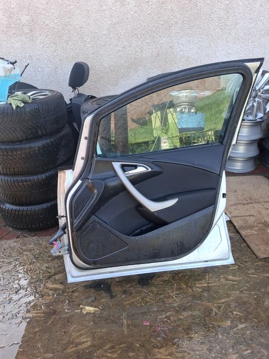 Drzwi prawe przednie Opel Astra J