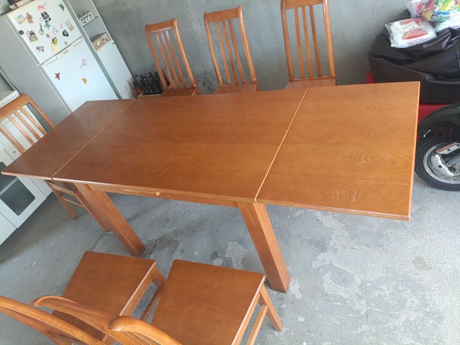 Mesa extensível em madeira maciça e 6 cadeiras